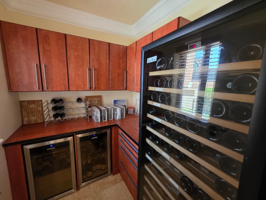 6 Bedroom Property for Sale in Myoli Beach Western Cape